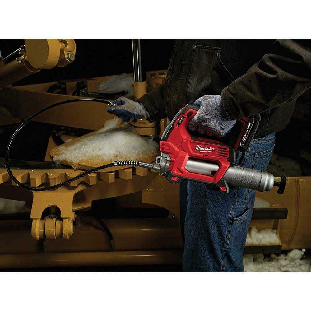 Milwaukee M18 Cordless 2-Speed Grease Gun Kit - Image 4