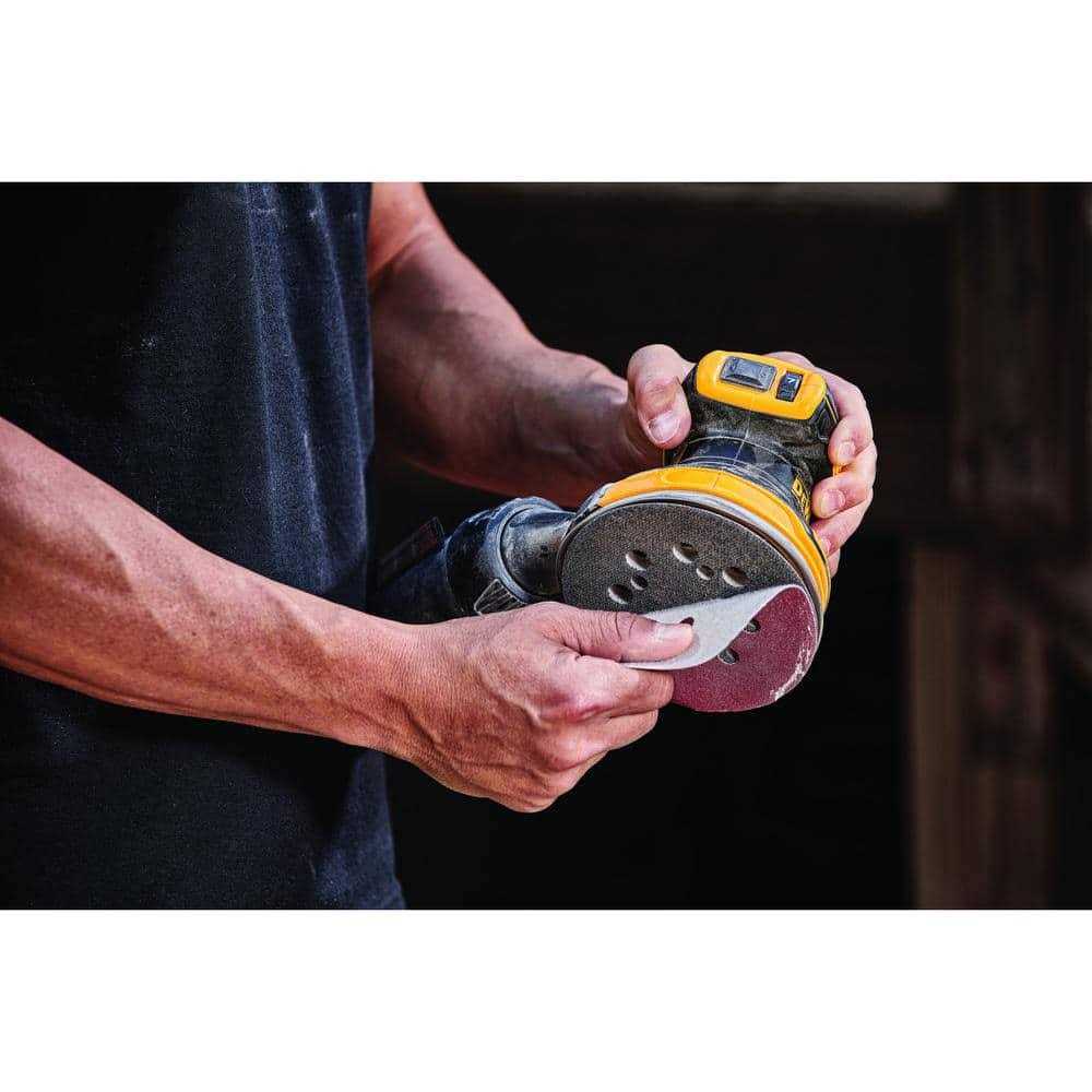 Dewalt 20V MAX XR Brushless 3 Tool Woodworking Kit DCK300P1 - Image 3