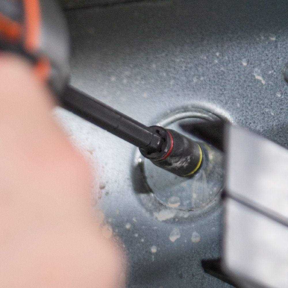 Klein Tools 14-in-1 HVAC Adjustable Length Impact Screwdriver with Flip Socket 32304 - Image 4