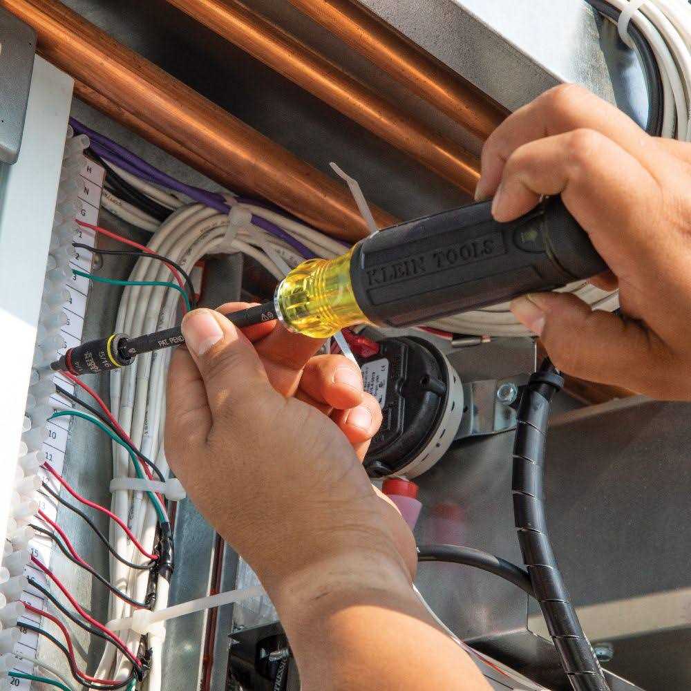 Klein Tools 14-in-1 HVAC Adjustable Length Impact Screwdriver with Flip Socket 32304 - Image 5