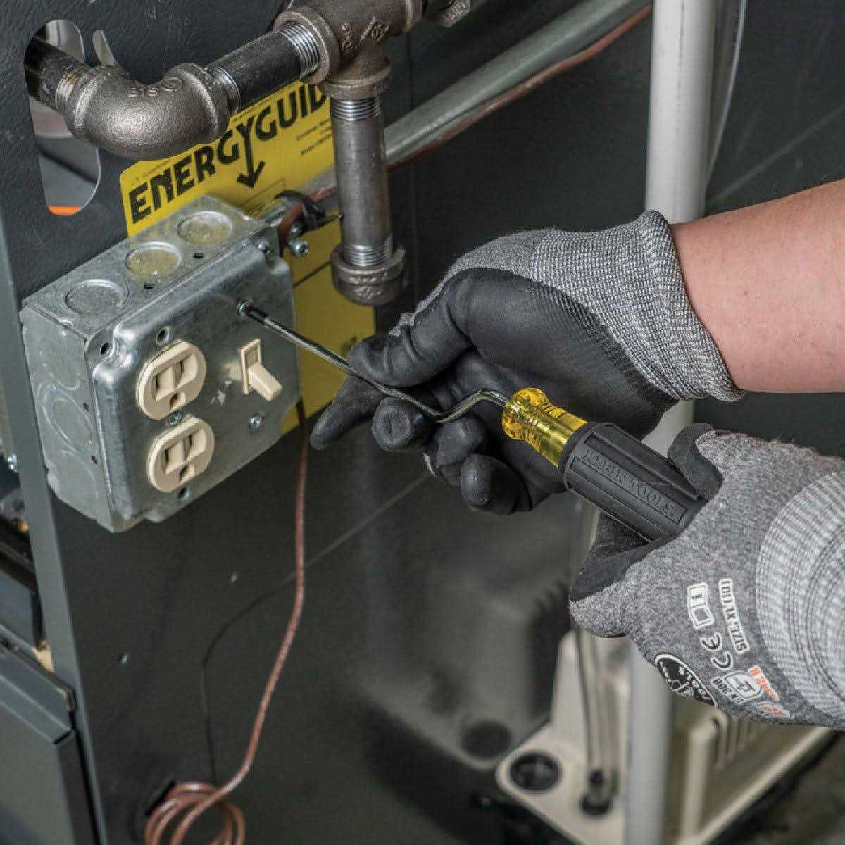 Klein Tools Screwdriver 670 - Image 3