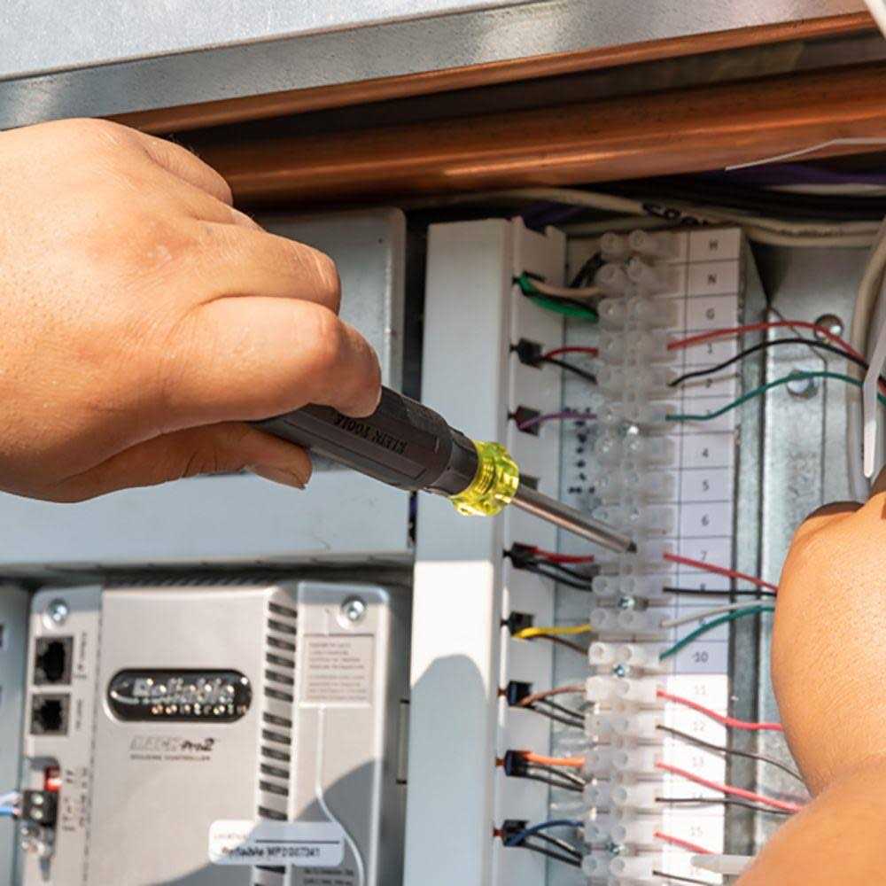 Klein Tools 32327 27 in 1 Multi Bit Precision Screwdriver with Tamperproof Bits - Image 3