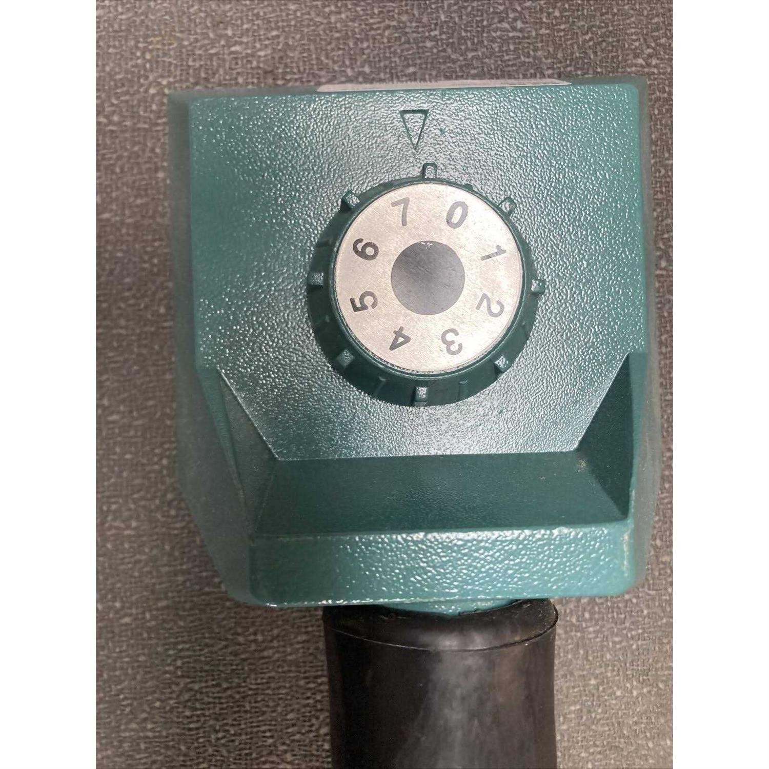 Finch & Mclay Floor Knee Kicker Carpet Installer with Telescoping Handle! Model 47337 - Image 5