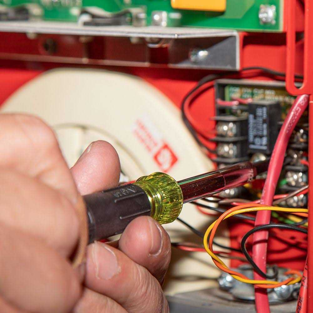 Klein Tools 32314 14 in 1 Precision Screwdriver Nut Driver - Image 4