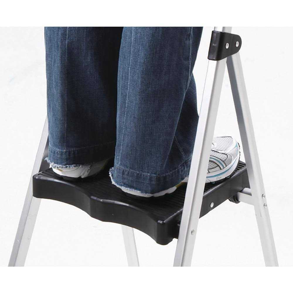 Tricam Industries 4-Step Aluminum Ultra-Light Step Stool Ladder with 225 lb. Load Capacity - Image 3