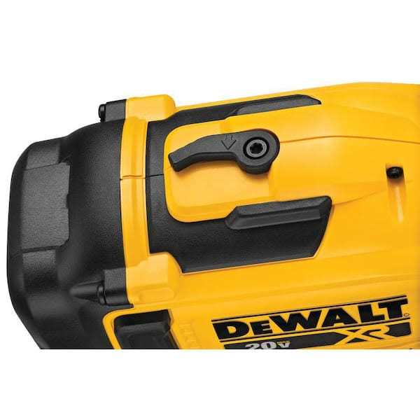 DeWalt 20V MAX Lithium-Ion 15-Degree Cordless Roofing Nailer Kit - Image 4