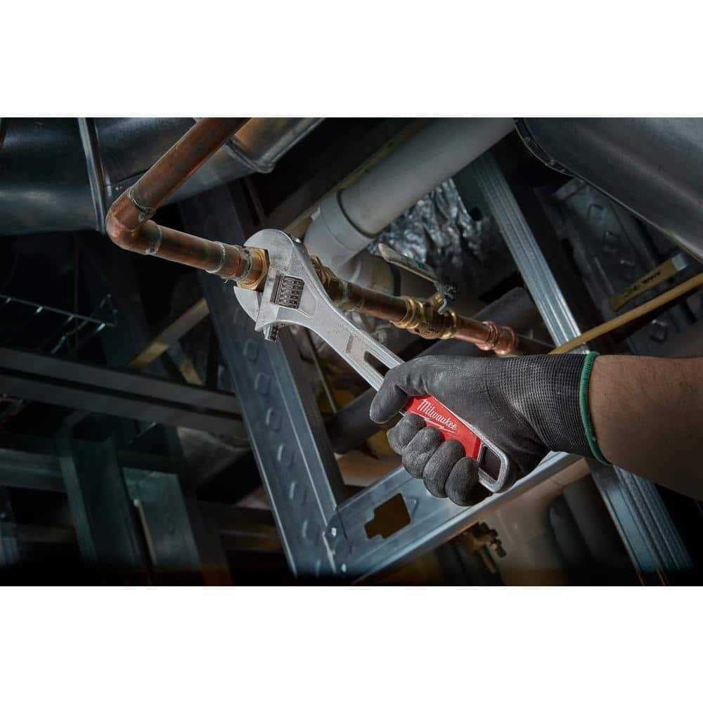 Milwaukee 48-22-7400 6 in. & 10 in. Adjustable Wrench Set - Image 4