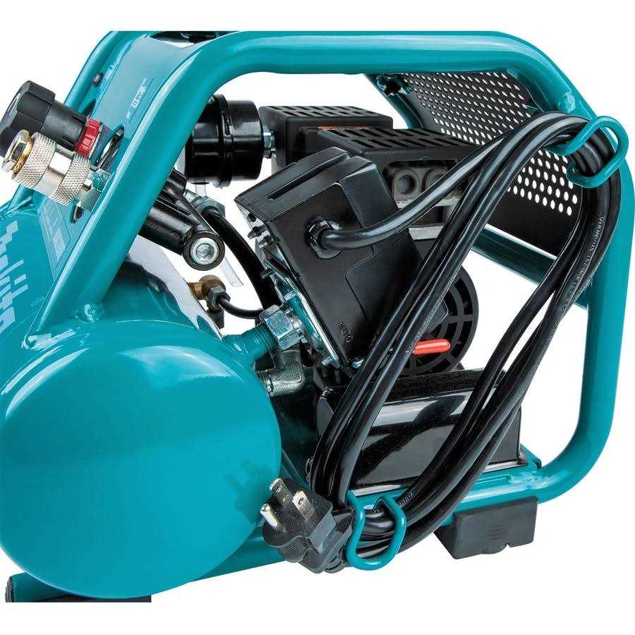 Makita MAC100Q Quiet Series 1/2 HP 1 Gallon Compact - Image 3