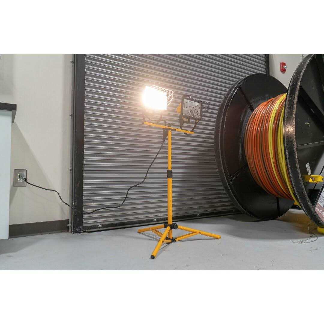 Southwire Halogen Tripod Work Light L13 - Image 4