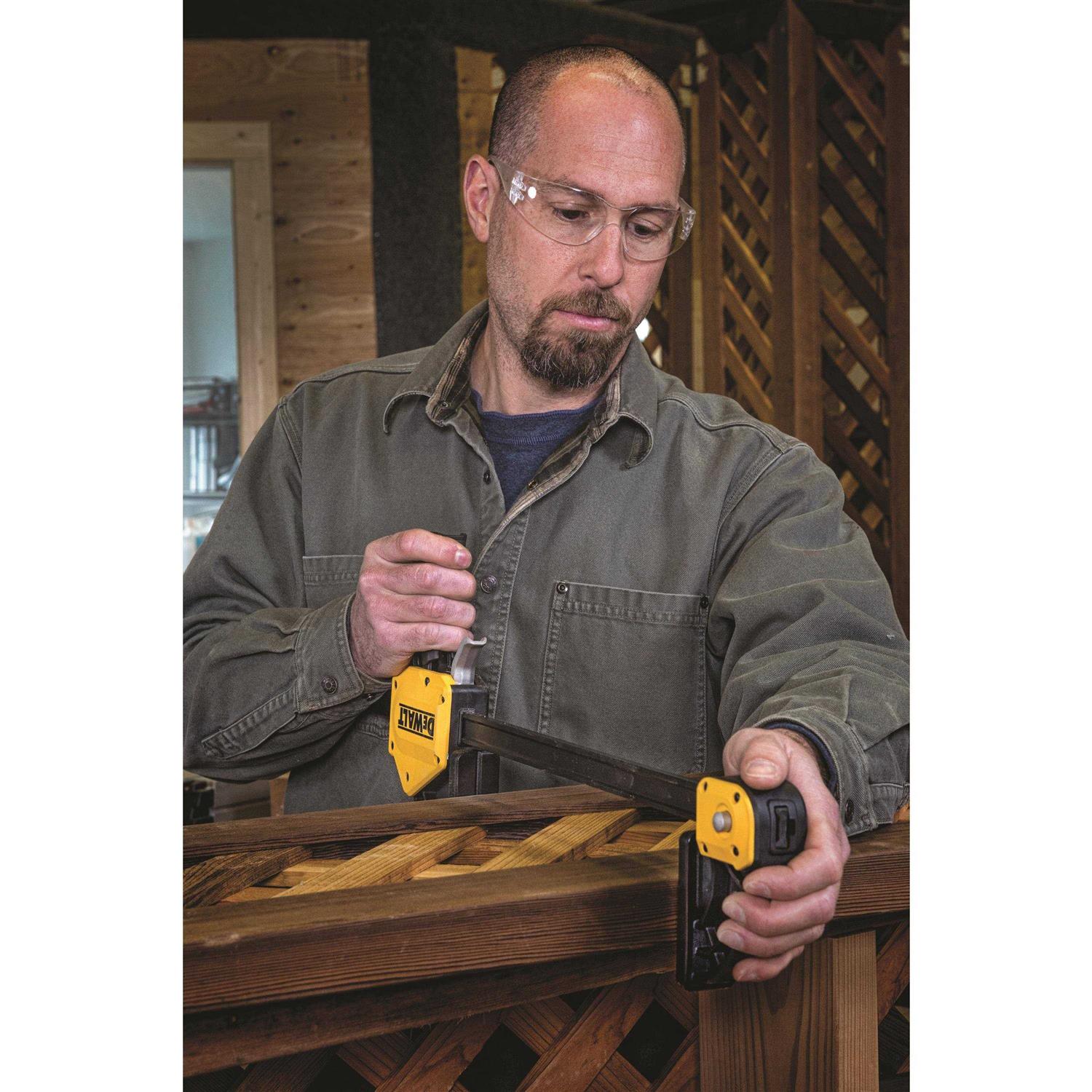 DEWALT 24 Extra Large Trigger Clamp DWHT83186 - Image 4