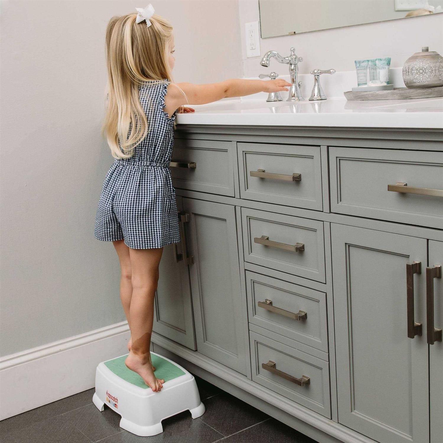 Hopscotch Lane Step Stool for Kids - Image 4