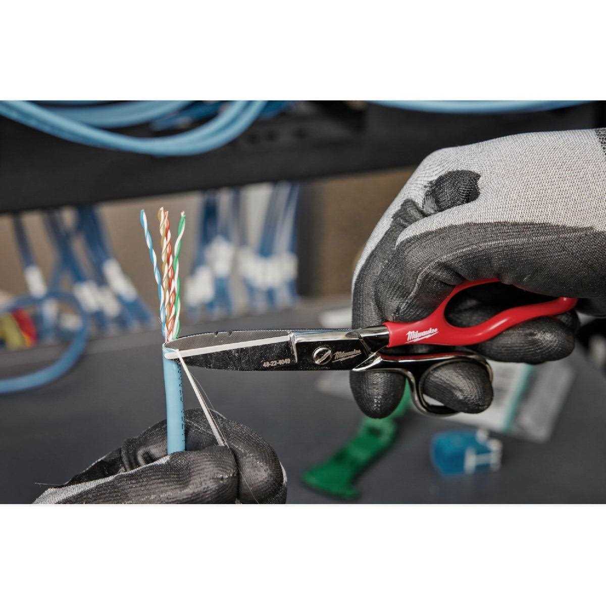 Milwaukee 48-22-4049 Electrician Scissors with Extended Handle - Image 5