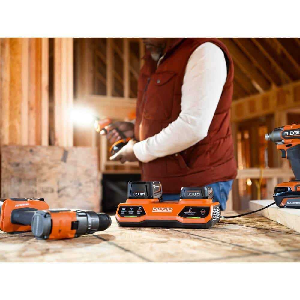 RIDGID 18V Dual Port Simultaneous Charger and 18V 4.0 Ah Max Output Lithium-Ion Battery Kit - Image 3
