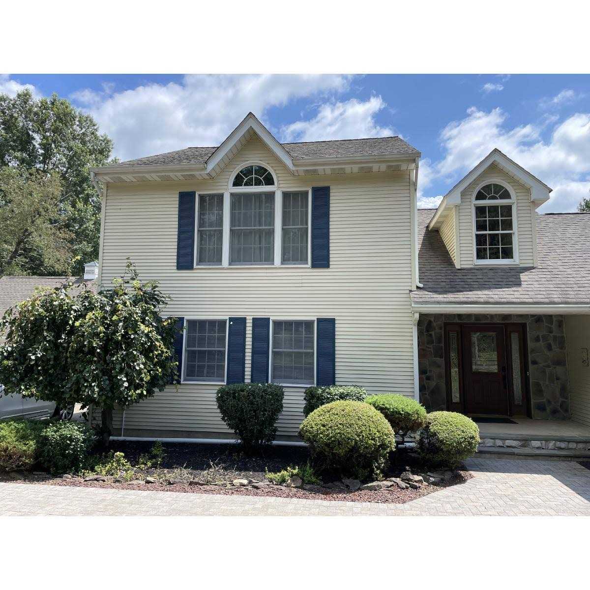 Builders Edge 14.5W in. Louvered Vinyl Shutters Black - Image 4