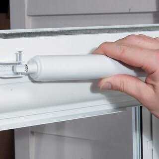 LARSON Savannah 81-in White Mid-view Retractable Screen Wood Core Storm Door Handle - Image 4