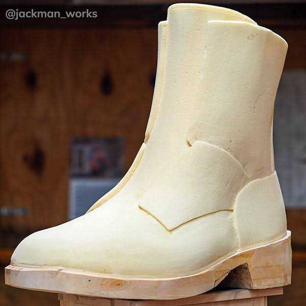 TotalBoat 2 Part Polyurethane Expanding Flotation Foam 2 lb Density - Image 2