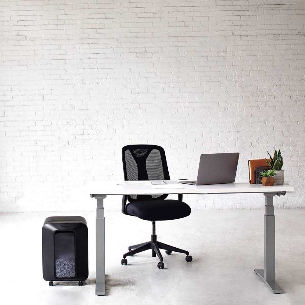 Fellowes Powershred Shredder Oil 12 oz. Bottle - Image 3