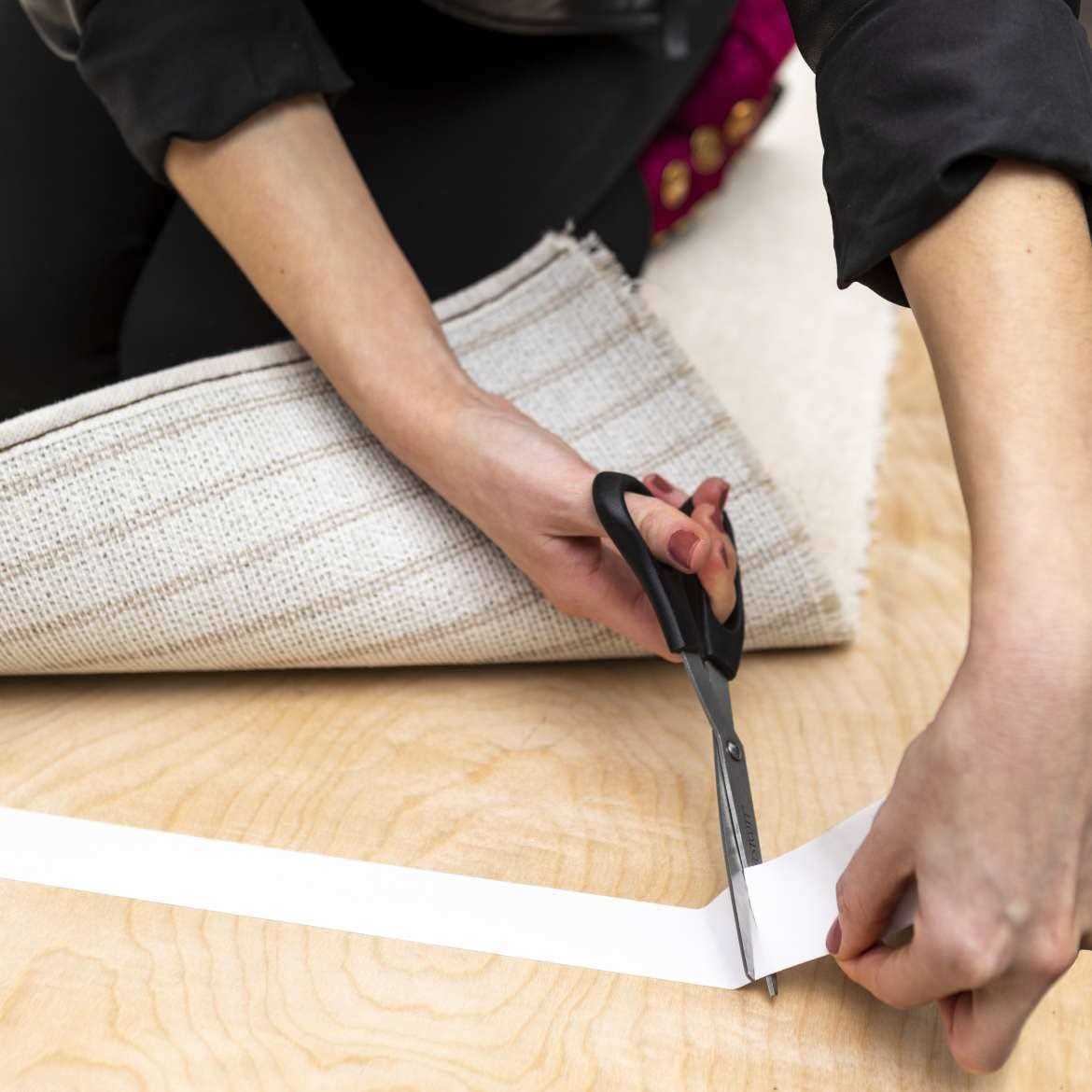 Duck 2.44 in. x 15 ft. White Indoor/Outdoor Seaming Carpet Tape - Image 5