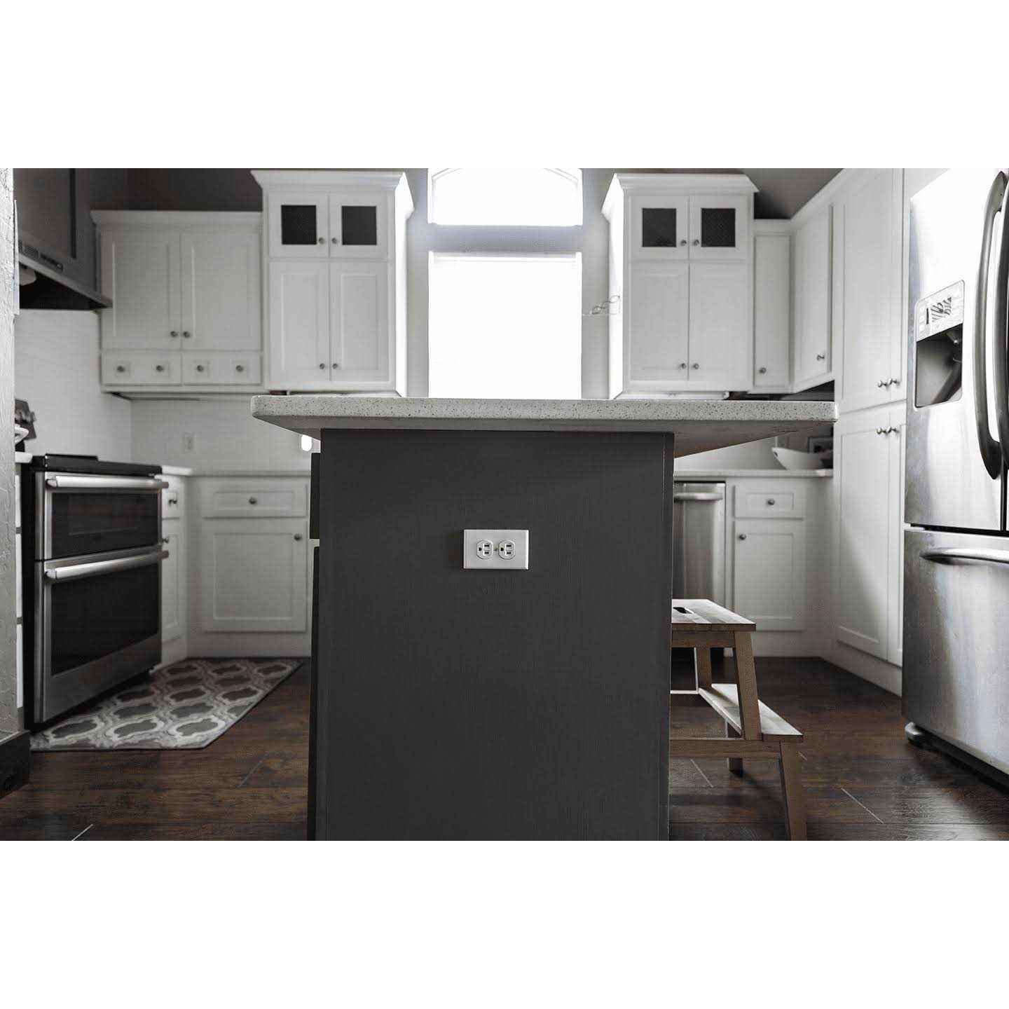 GE Heavy-Duty Grounding Duplex Receptacle Outlet - Image 3