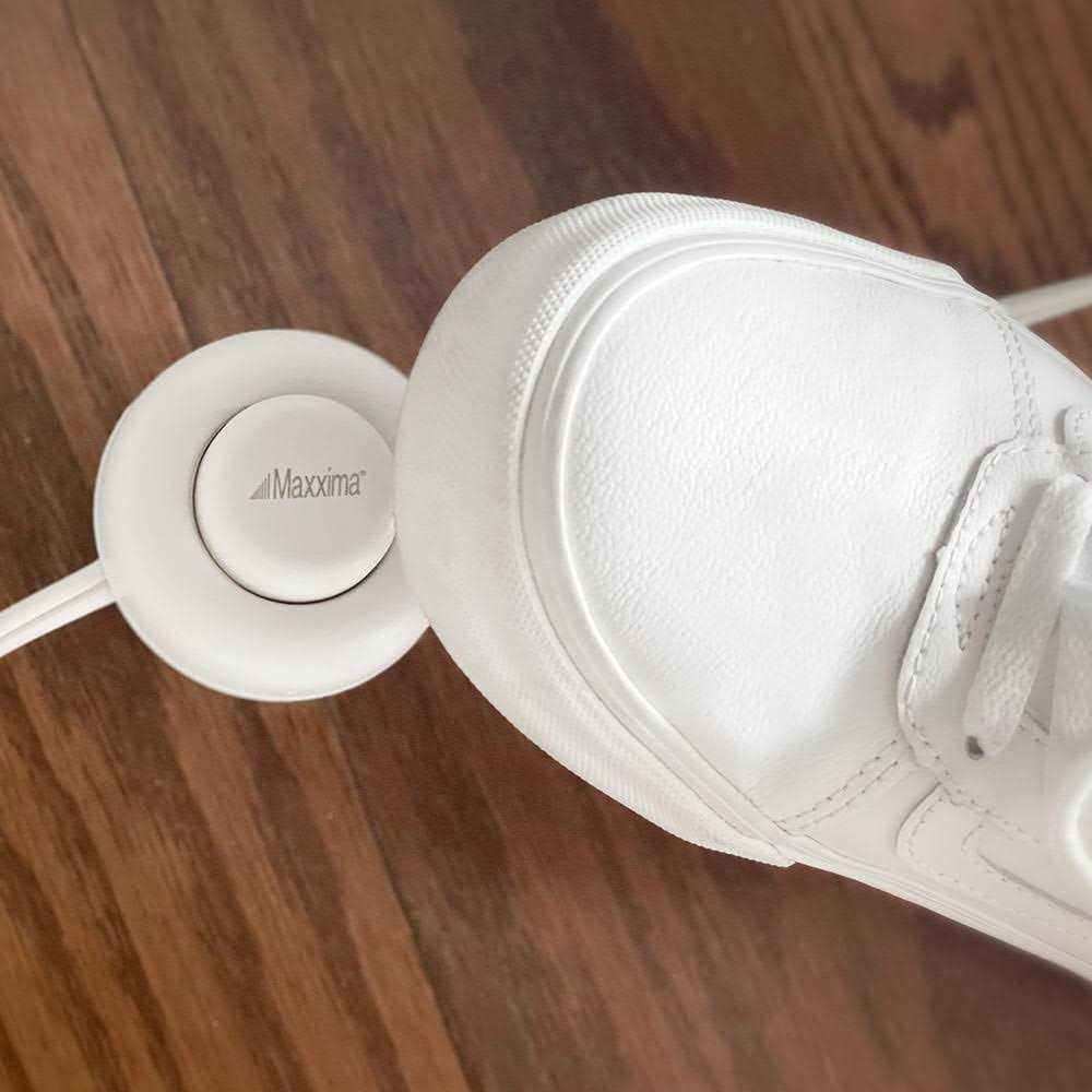 Maxxima 9 Foot 3 Outlet Foot Switch Extension Cord - Image 4