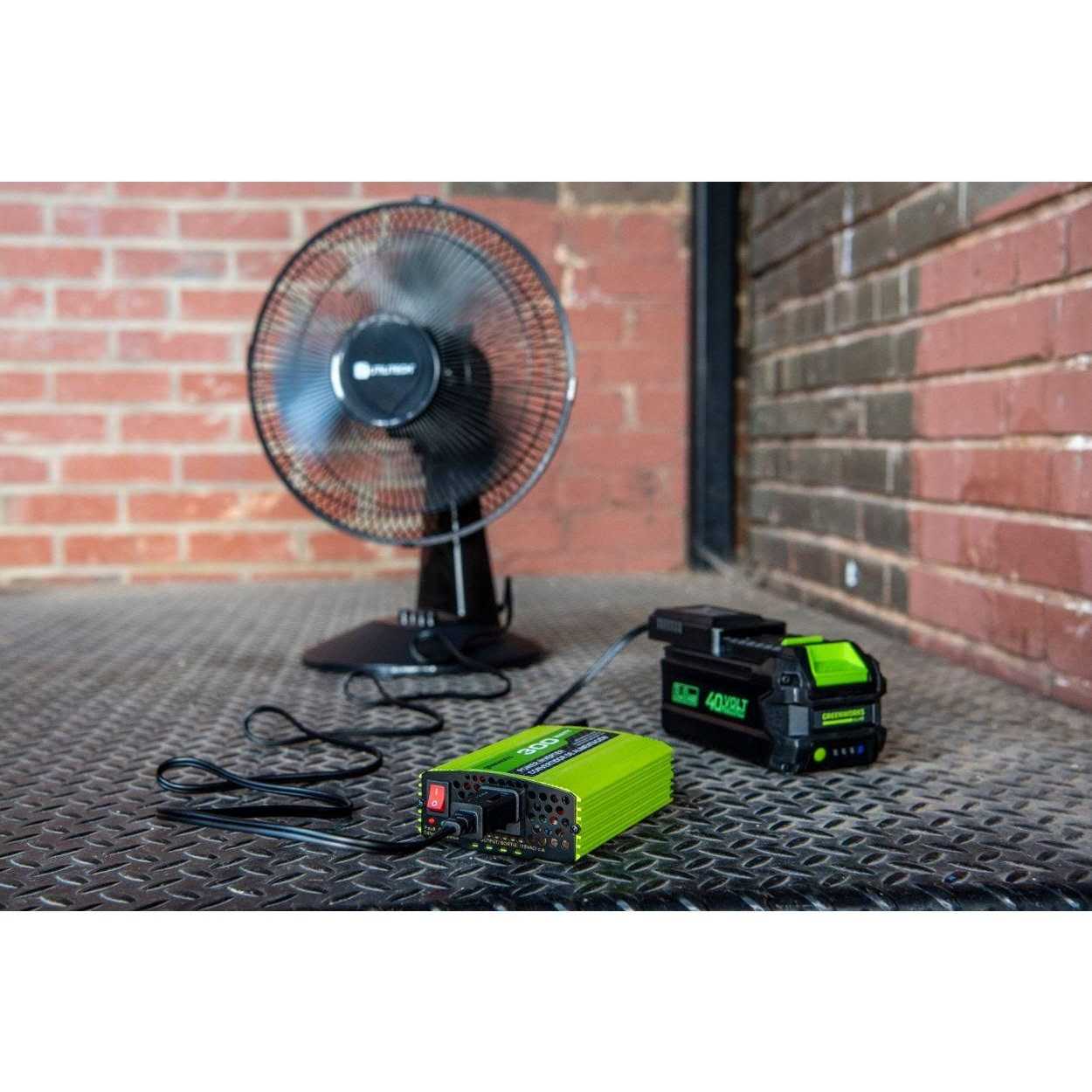 Greenworks 40V 300W Cordless Power Inverter Iv40a00 - Image 3