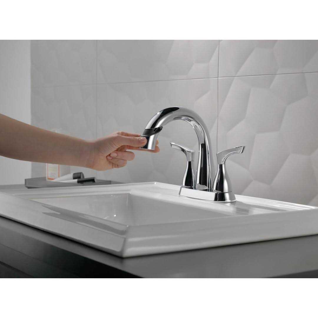 Delta Broadmoor 4 in. Centerset 2-Handle Pull-Down Spout Bathroom Faucet - Image 3