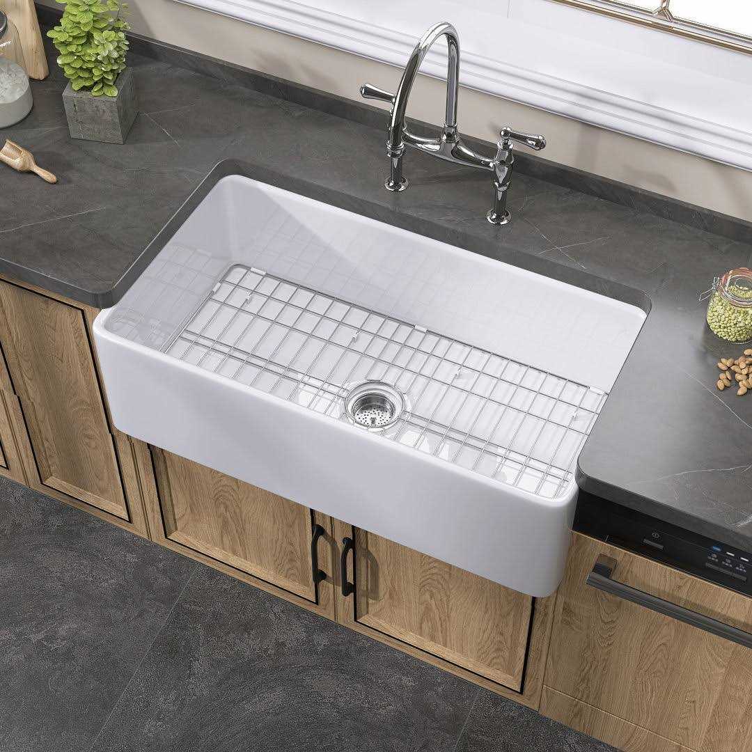 Ogonbrick Black Farmhouse Sink Single Bowl Fireclay Farmhouse Kitchen Sink with Sink Grid and Basket Strainer - Image 4