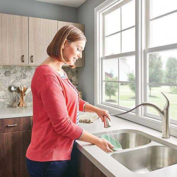 Moen Camerist Single Handle Pullout Kitchen Faucet 7545 - Image 4