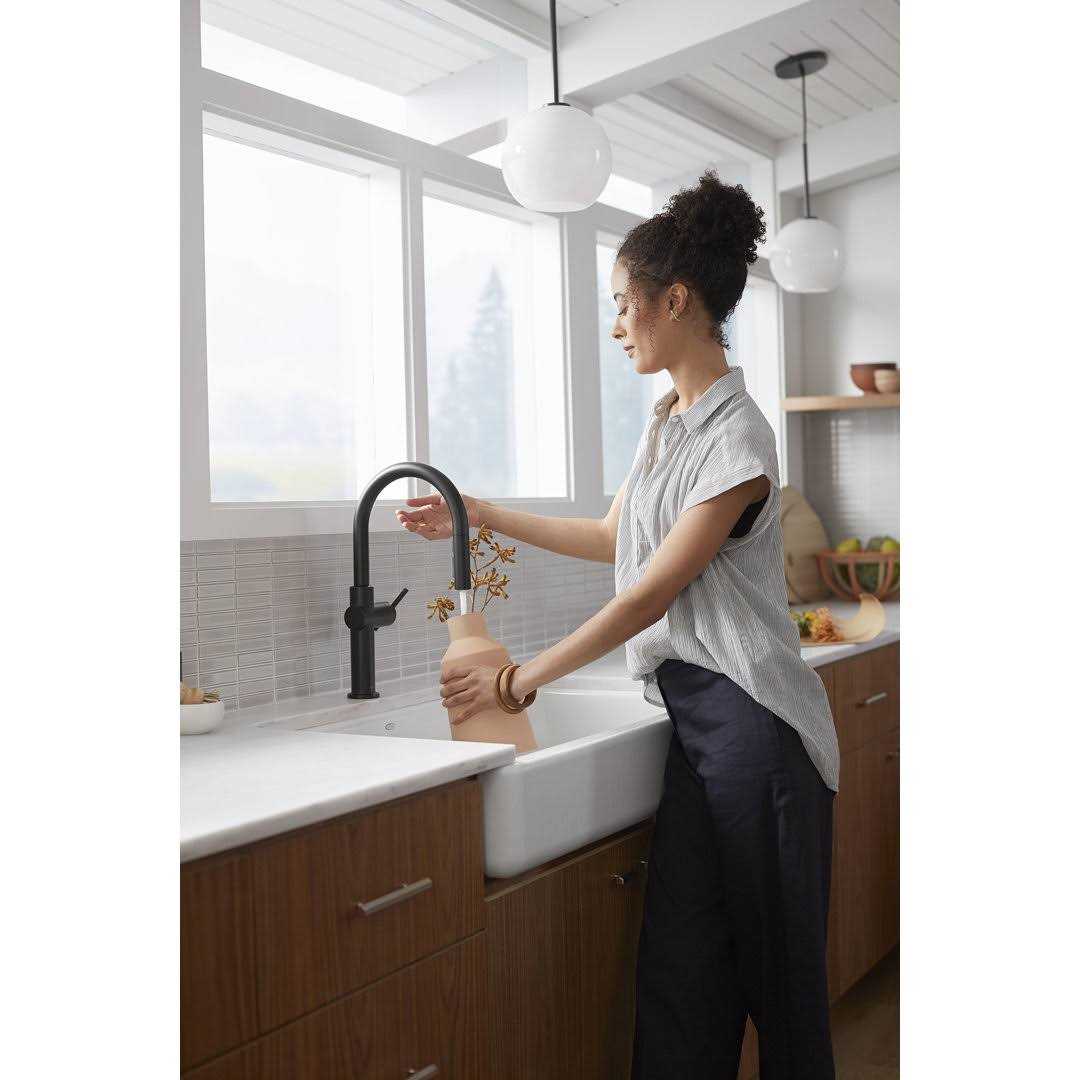 Kohler 22974-CP Crue Touchless Pull Down Kitchen sink Faucet - Image 4